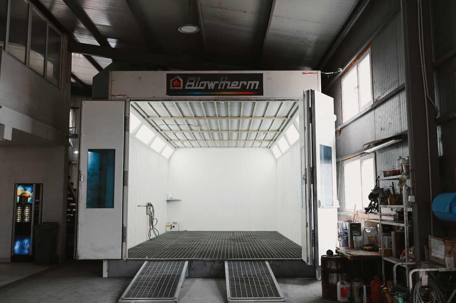 Бояджийската камера Blowtherm в сервиза на Лотос Ауто